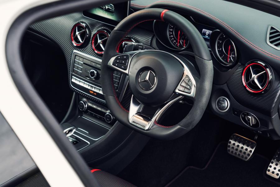  Mercedes-AMG A45 4Matic 2015 года  (UK) (фото 14 из 17)